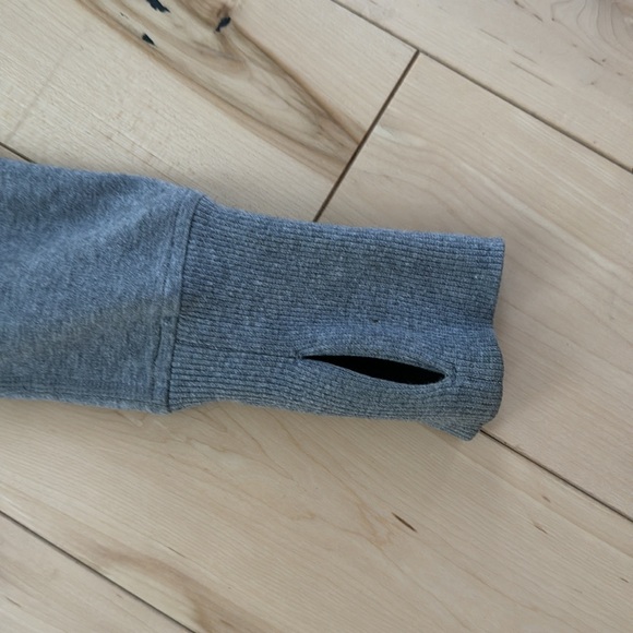 Lululemon cropped sweatshirt size 6 - Picture 6 of 8